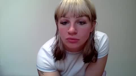 Snapshot of xobrial chatting on 06/01/26, 04:31 XoBrial online show from 06/01/26, 04:31