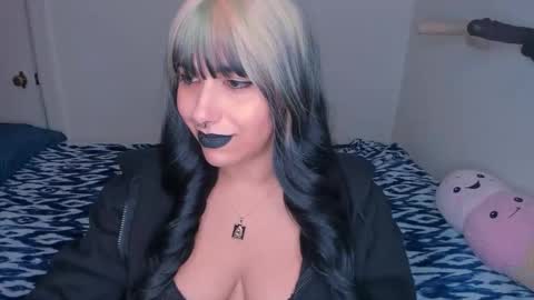 Snapshot of xocurvyrae chatting on 01/10/25, 09:13 Rae online show from 01/10/25, 09:13