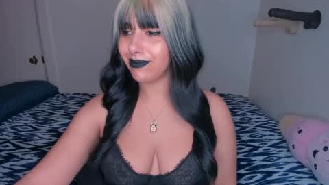 Snapshot of xocurvyrae chatting on 02/03/25, 04:41 Rae online show from 02/03/25, 04:41