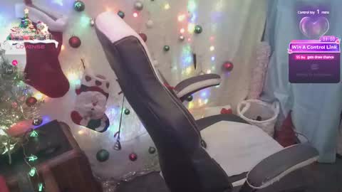 Snapshot of xoxo_chloechance_xoxo chatting on 12/22/24, 12:07 Chloe online show from 12/22/24, 12:07