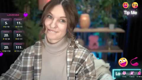 Snapshot of xoxo_molly chatting on 10/30/25, 09:15 xoxo_molly online show from 10/30/25, 09:15