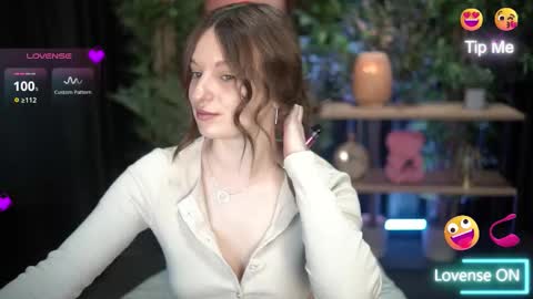 Snapshot of xoxo_molly chatting on 11/11/25, 12:10 xoxo_molly online show from 11/11/25, 12:10