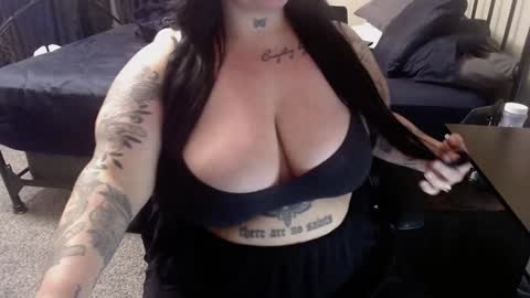 xorileyschembri online show from 12/05/24, 05:37