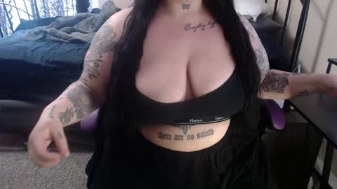 xorileyschembri online show from 02/03/25, 11:36