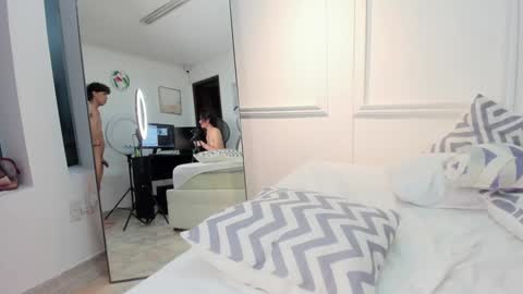 Snapshot of xrystal_and_danne chatting on 02/02/25, 07:41 Xrystal and Danne online show from 02/02/25, 07:41