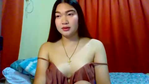 Snapshot of xsweetiemajax chatting on 12/08/24, 01:35 HI IM PAULINE online show from 12/08/24, 01:35