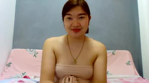 Snapshot of xsweetiemajax chatting on 11/16/25, 12:16 HI IM PAULINE online show from 11/16/25, 12:16