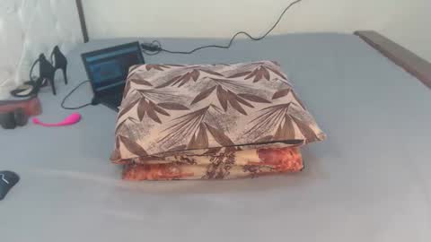 Snapshot of xumamaya chatting on 09/09/25, 07:13 hey its Mayah online show from 09/09/25, 07:13