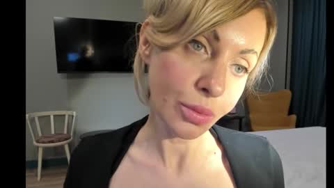 xvaleriax0 online show from 09/13/25, 01:05