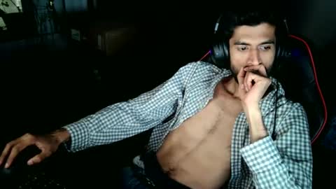 Snapshot of xwuvzyew chatting on 12/15/24, 05:02 x online show from 12/15/24, 05:02