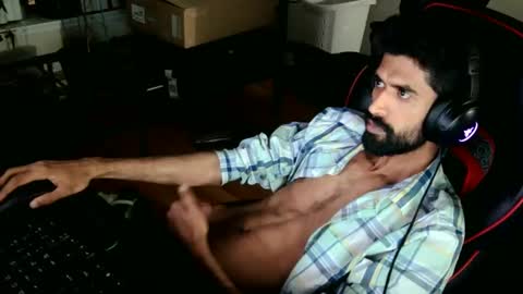 Snapshot of xwuvzyew chatting on 12/16/24, 05:17 x online show from 12/16/24, 05:17