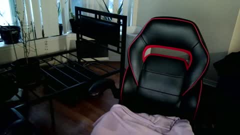 Snapshot of xwuvzyew chatting on 12/27/24, 09:43 x online show from 12/27/24, 09:43