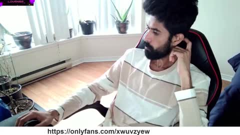 Snapshot of xwuvzyew chatting on 01/05/25, 05:30 x online show from 01/05/25, 05:30