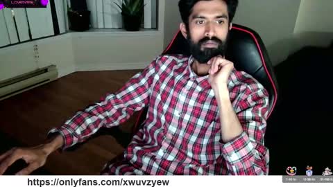 Snapshot of xwuvzyew chatting on 01/08/25, 05:05 x online show from 01/08/25, 05:05