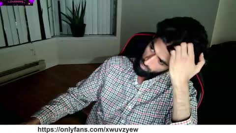 Snapshot of xwuvzyew chatting on 01/16/25, 05:11 x online show from 01/16/25, 05:11