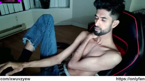 Snapshot of xwuvzyew chatting on 01/20/25, 02:01 x online show from 01/20/25, 02:01