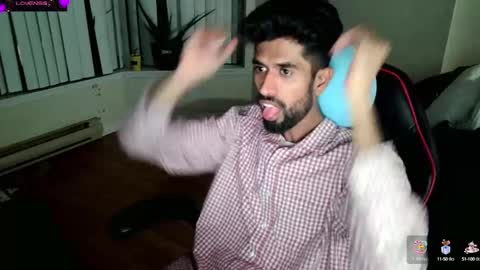 Snapshot of xwuvzyew chatting on 01/24/25, 05:21 x online show from 01/24/25, 05:21