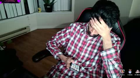 Snapshot of xwuvzyew chatting on 01/25/25, 05:07 x online show from 01/25/25, 05:07