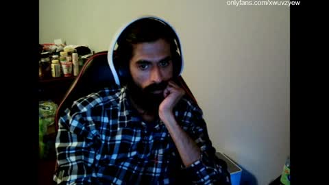 Snapshot of xwuvzyew chatting on 04/15/26, 04:08 x online show from 04/15/26, 04:08