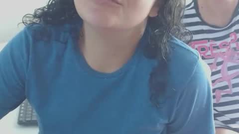 Gabriela and Camila online show from 01/06/25, 03:08