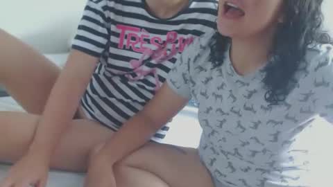 Gabriela and Camila online show from 01/19/25, 03:10