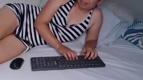 Gabriela and Camila online show from 03/02/25, 03:37