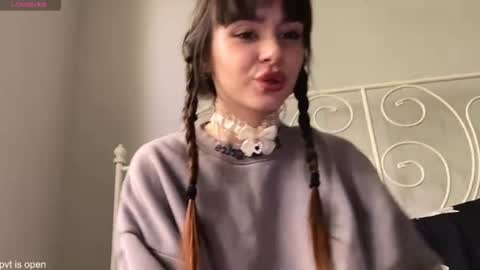 Lily online show from 06/11/26, 11:08
