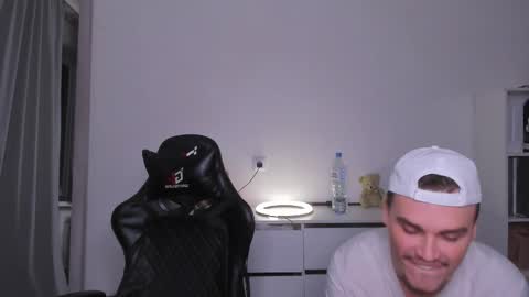 raul online show from 12/18/25, 09:21