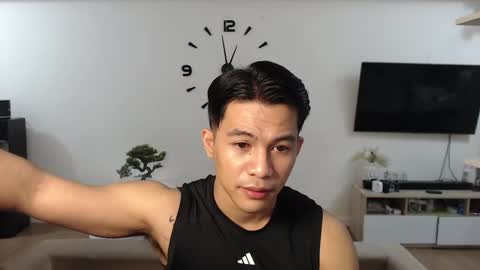 Snapshot of xxasianexploderxx chatting on 01/08/25, 04:11 Sam online show from 01/08/25, 04:11