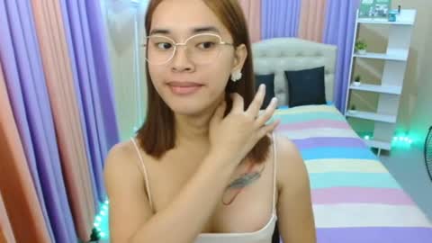 CHLOES ROOM online show from 03/23/26, 06:06