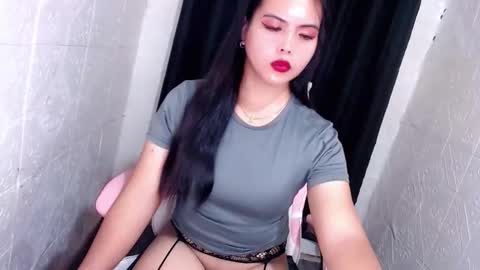 divine online show from 10/22/25, 01:06
