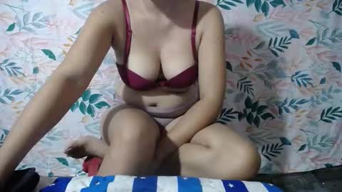 Snapshot of xxhott_ chatting on 10/23/25, 01:38 xxhott_ online show from 10/23/25, 01:38