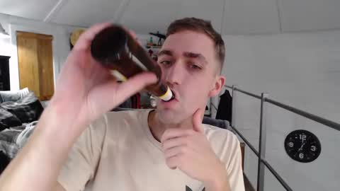 Snapshot of xxivantheterriblexx chatting on 12/12/24, 12:27 Ivan online show from 12/12/24, 12:27