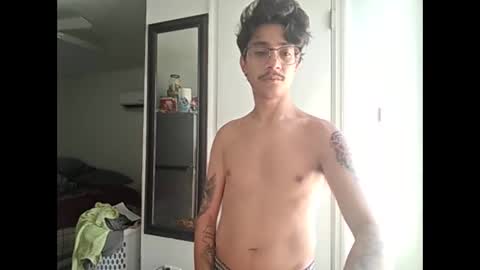 Snapshot of xxjasoneecxx chatting on 10/12/25, 04:17 XxJasoneecxX online show from 10/12/25, 04:17