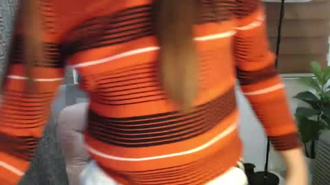 Snapshot of xxjulielovesyouxx chatting on 01/26/25, 06:27 July online show from 01/26/25, 06:27