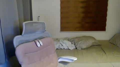 Snapshot of xxjulielovesyouxx chatting on 11/15/25, 02:46 July online show from 11/15/25, 02:46