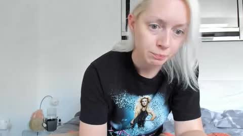 Snapshot of xxkimber_bentonxx chatting on 10/21/25, 02:51 Next online Monday to Friday 10am till 2pm UK time online show from 10/21/25, 02:51