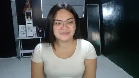 Snapshot of xxkylie_smithxx chatting on 11/03/25, 11:48 Kylie Smith online show from 11/03/25, 11:48