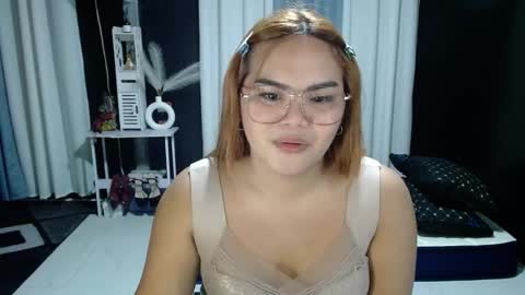 Snapshot of xxkylie_smithxx chatting on 12/17/25, 11:27 Kylie Smith online show from 12/17/25, 11:27