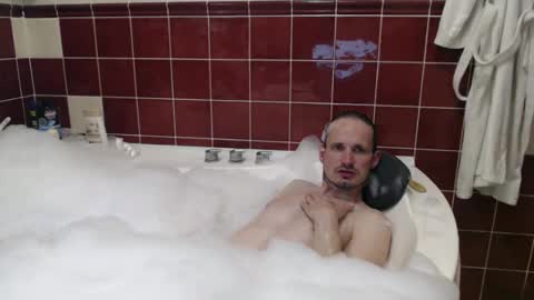 Snapshot of xxlchaz_bonner chatting on 05/18/26, 12:18 Bonner online show from 05/18/26, 12:18