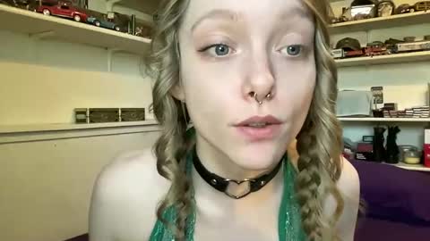 Snapshot of xxloveanastasia chatting on 09/16/25, 05:25 LoveAnastasia online show from 09/16/25, 05:25