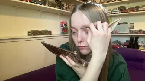 Snapshot of xxloveanastasia chatting on 10/09/25, 05:00 LoveAnastasia online show from 10/09/25, 05:00