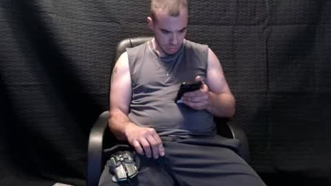 Snapshot of xxscubastevexxx chatting on 11/17/25, 01:28 xxScubaStevexx online show from 11/17/25, 01:28