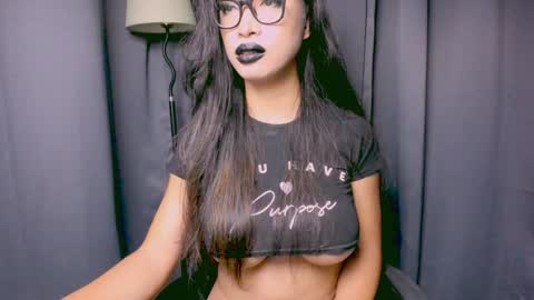 Lara online show from 12/04/24, 10:41
