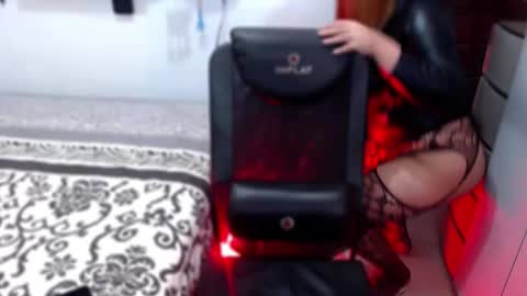 Snapshot of xxsexyhoneyxx chatting on 10/01/25, 04:02 APRIL online show from 10/01/25, 04:02