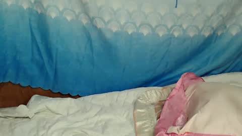 Snapshot of xxshantal chatting on 09/18/25, 11:18 xxshantal online show from 09/18/25, 11:18