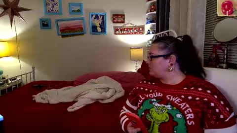 Snapshot of xxstrawberryjanexx chatting on 12/04/25, 05:17 Strawberry Jane online show from 12/04/25, 05:17