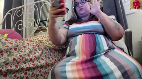 Snapshot of xxstrawberryjanexx chatting on 05/01/26, 05:12 Strawberry Jane online show from 05/01/26, 05:12
