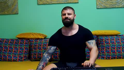 Snapshot of xxtreamleonard chatting on 02/02/25, 12:02 Xtream Leonard online show from 02/02/25, 12:02