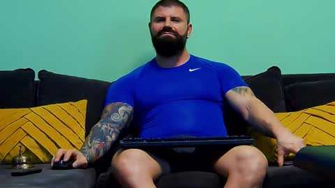 Snapshot of xxtreamleonard chatting on 12/01/25, 05:18 Xtream Leonard online show from 12/01/25, 05:18